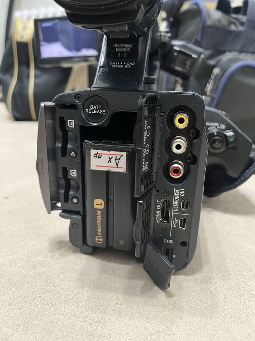 Sony HDR-AX2000 профессиональная видеокамера