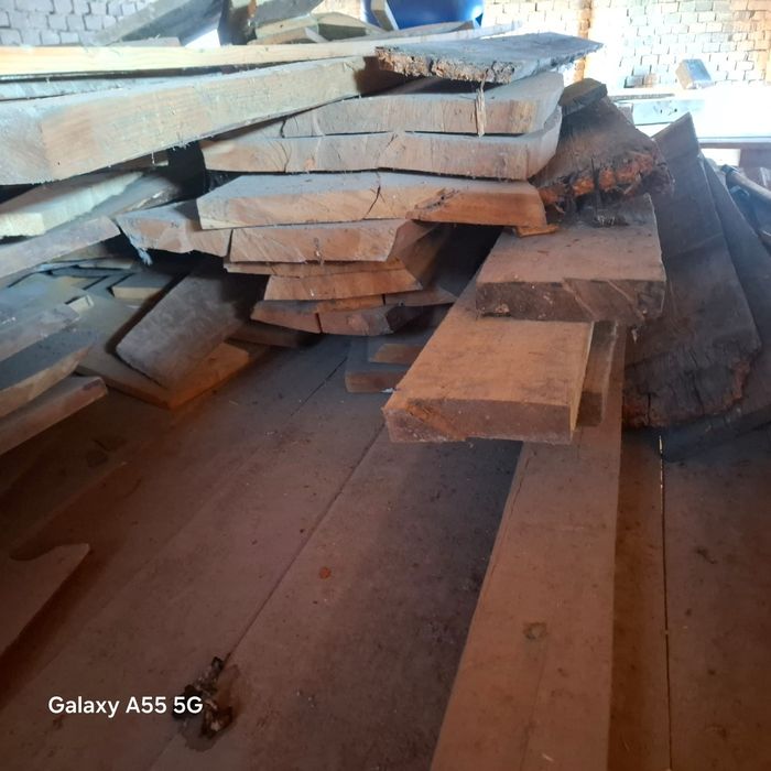 Vând cherestea Nuc,Cireș