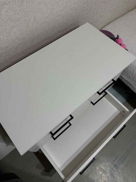 Комод белый с ручками