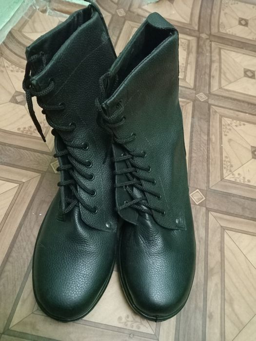 Oyoq kiyimlar yangi.