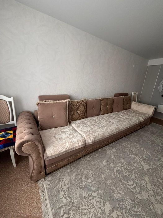 Диван б/у,цвет коричневый