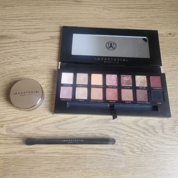 Палитра Anastasia beverly hills soft glam + восък brow freeze