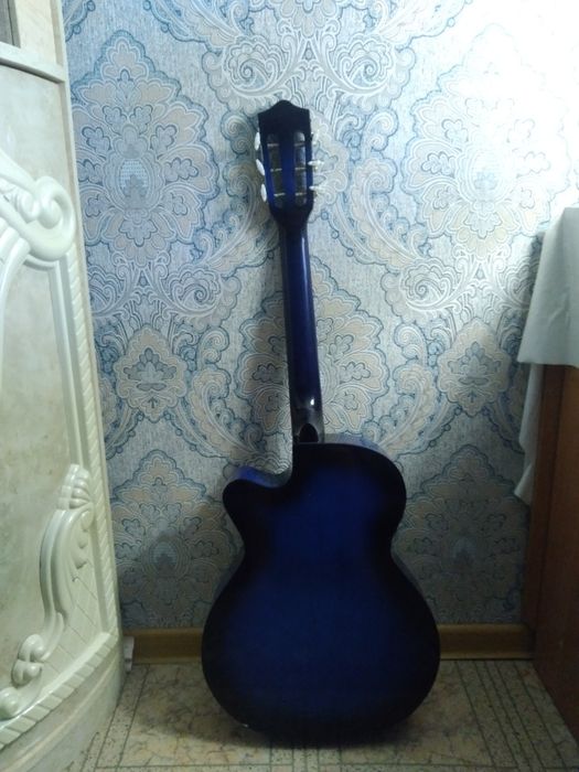 Акустическая гитара