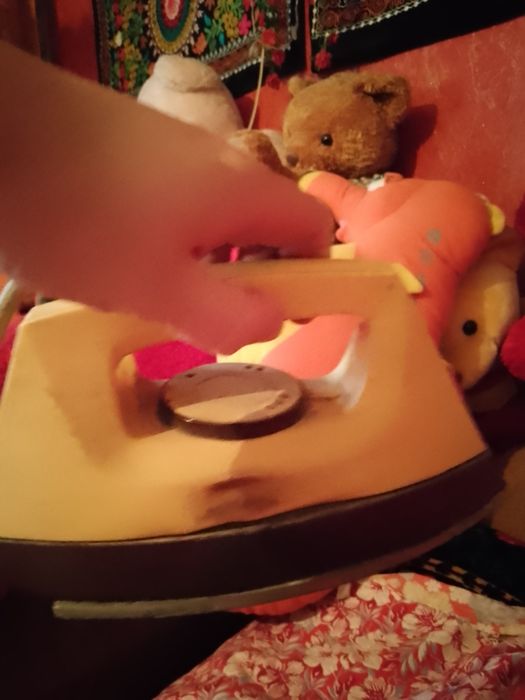 Продам три  утюга.