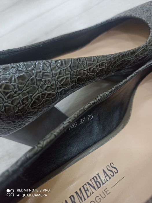 Продам недорого новые туфли очень стильные