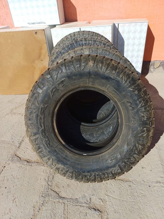 Maxxis Razr R16 комплект покрышка