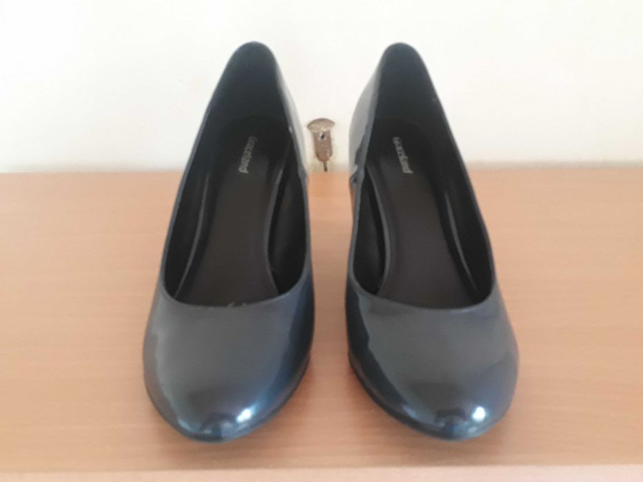Vand pantofi marca GRACELAND, nr. 37, culoare bleumarin, impecabili