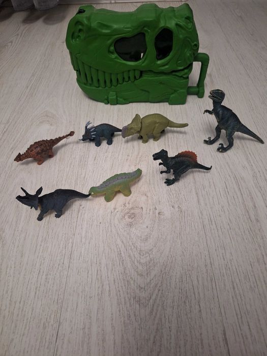 Lot dinozauri plis cutie depozitare.
