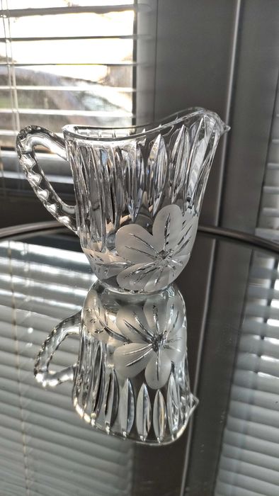 Малка масивна кристална каничка/латиера