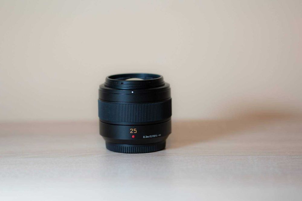 Obiectiv Panasonic Leica 25mm f/1.4 II (MFT) - Cutie Completă