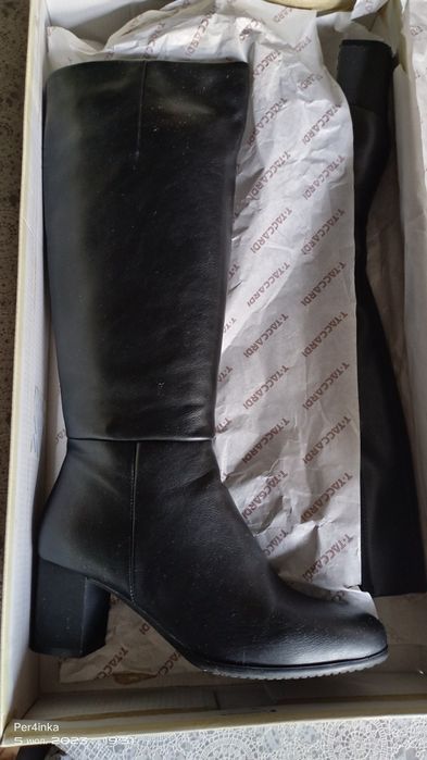 Продаю женские сапожки