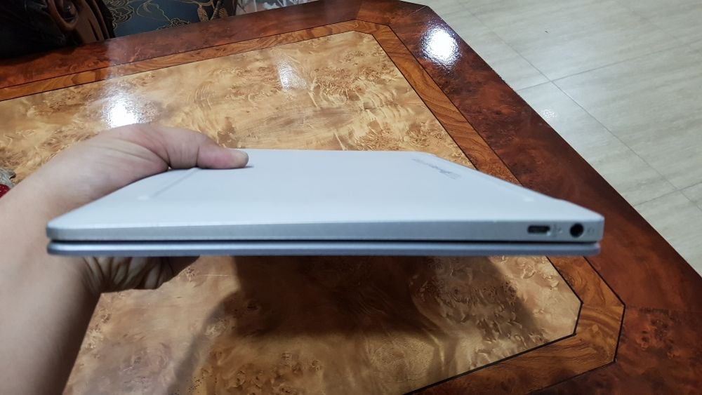 Noutbuk yangi sotiladi