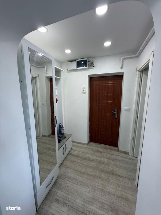 Apartament 3 camere, Zona Garii, etaj 4, RENOVAT, 8min de "A.I.Cuza" — fotografia 3