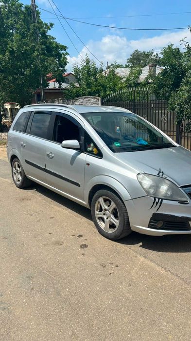 Vând Opel Zafira