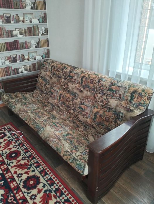 Продам диван кресло столик.