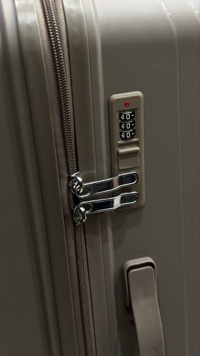 Продам чемодан размер XL