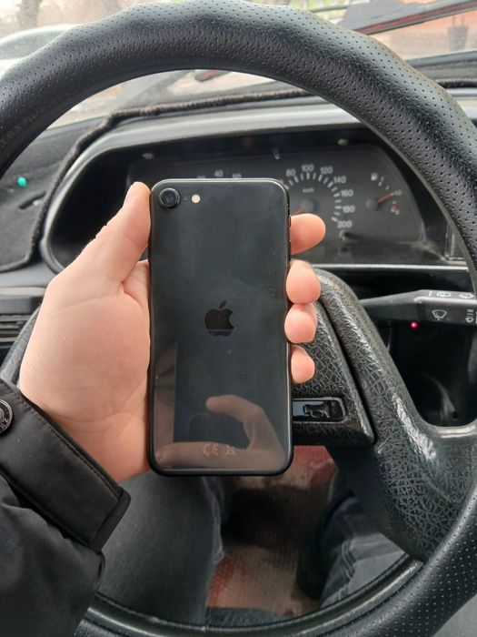 iphone se  сатылады сост оте жаксы