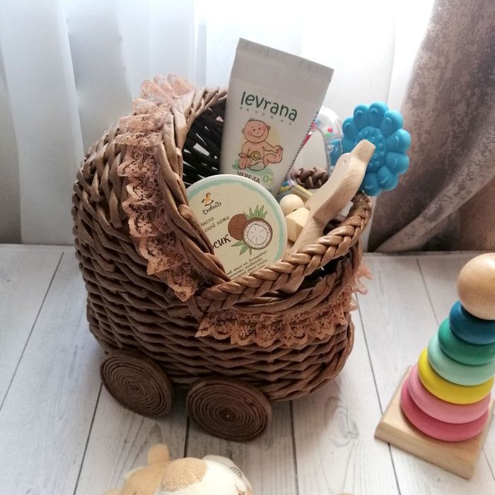 Коляска детская плетеная