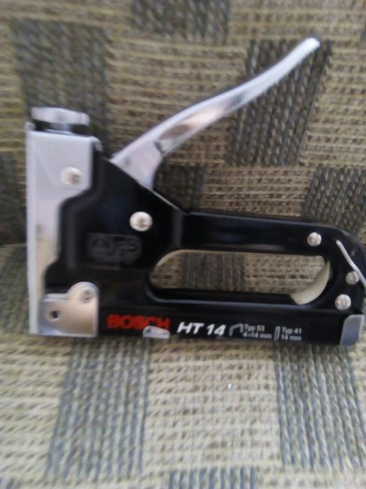 Тапицерски пистолет чисто нов