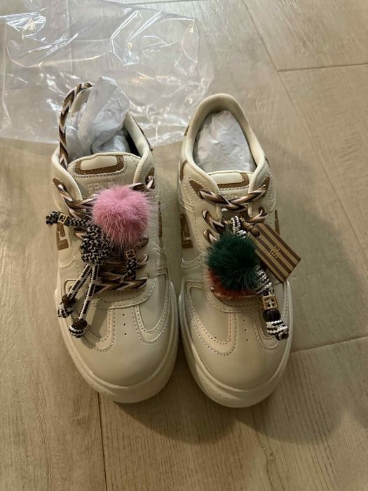 Обувки Fendi.