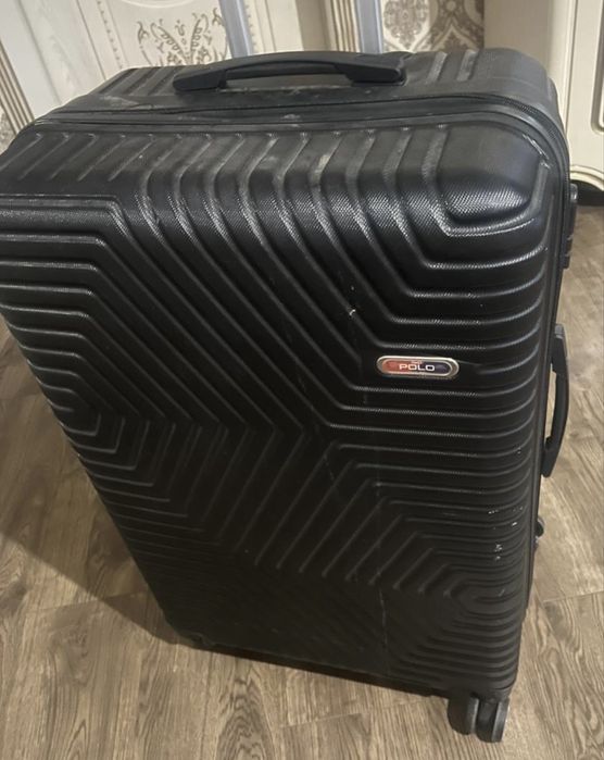 Продается чемодан в отличном состоянии