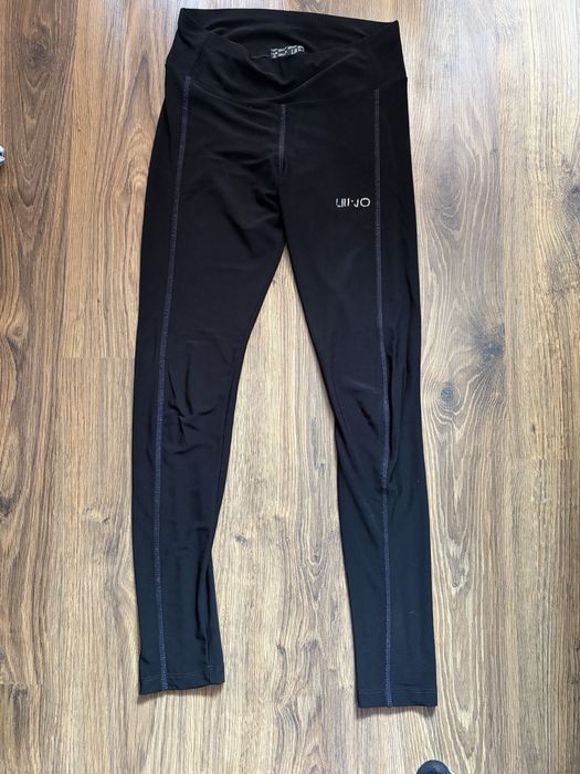 Подарям дамски дрехи