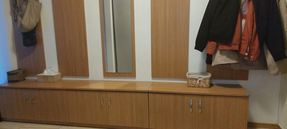 Mobilier hol, 5 dulapuri suspendate , dulap încălțăminte și oglinda