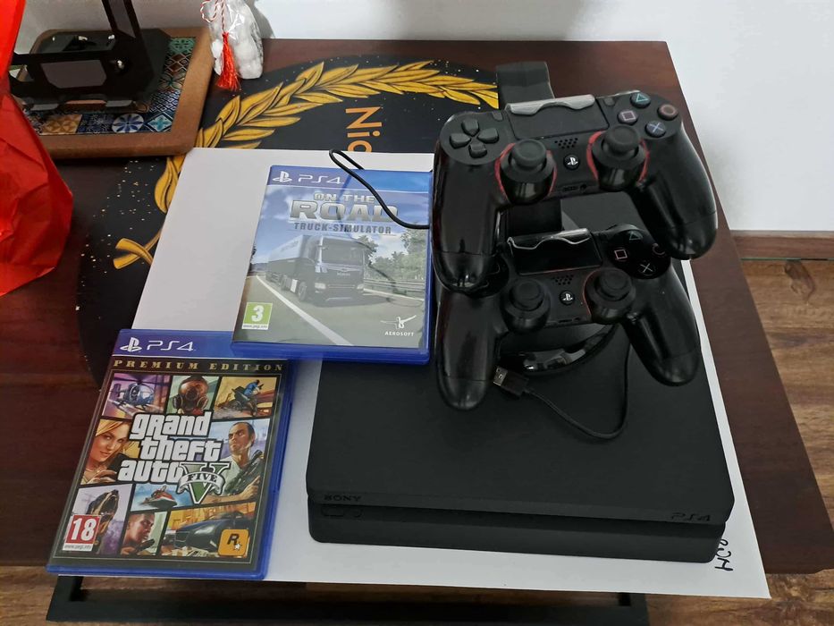 Vand PS4 stare foarte buna