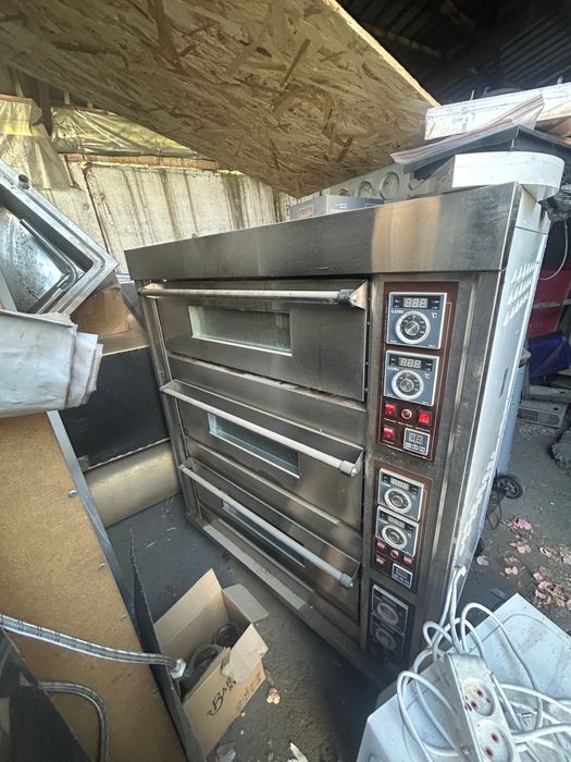 Продам пиццу печь.