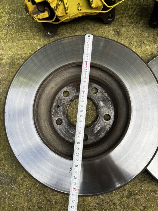 Предни дискове и спирачни апарати от ауди б8.5