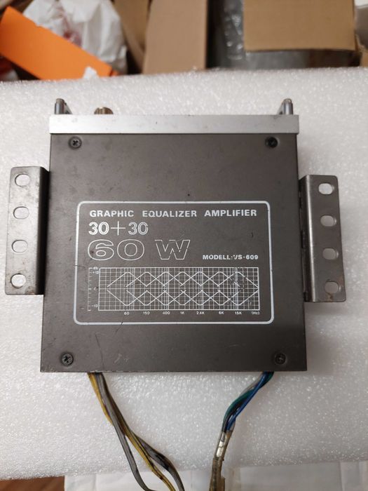 Statie auto cu egalizator 2x30w