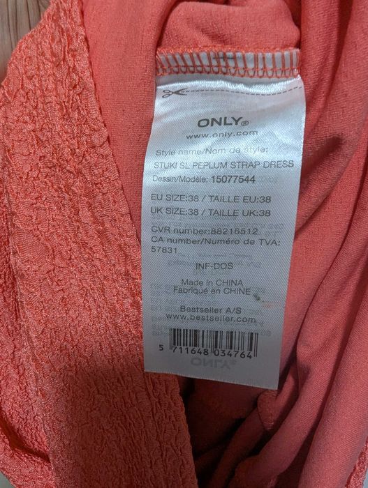 Rochie ONLY nouă cu etichetă – culoare coral Model care subțiază