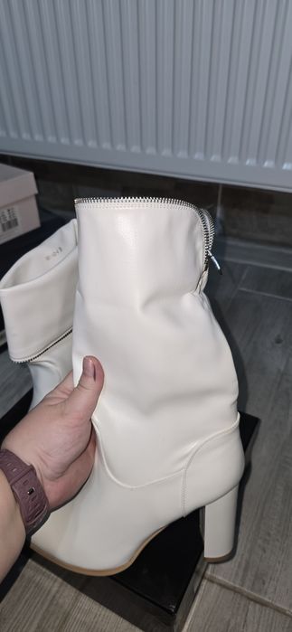Botine albe, noi, mărimea 39