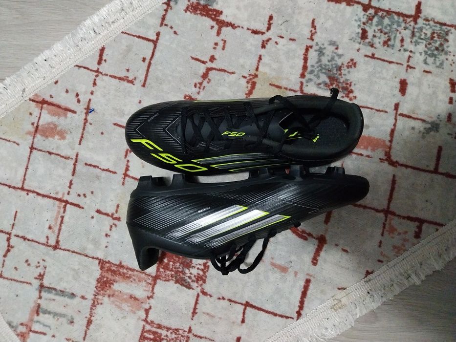 Ghete de fotbal F50