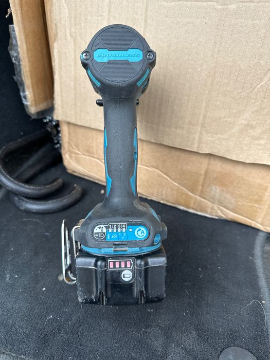 Filetantă 18v cu impact brushless Makita DTD173 cu baterie 5ah