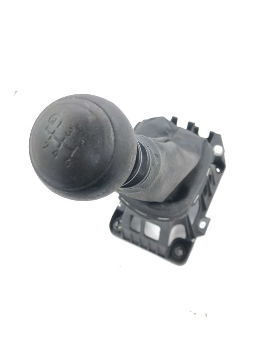 Скоростен лост от Toyota yaris xp13 2014г