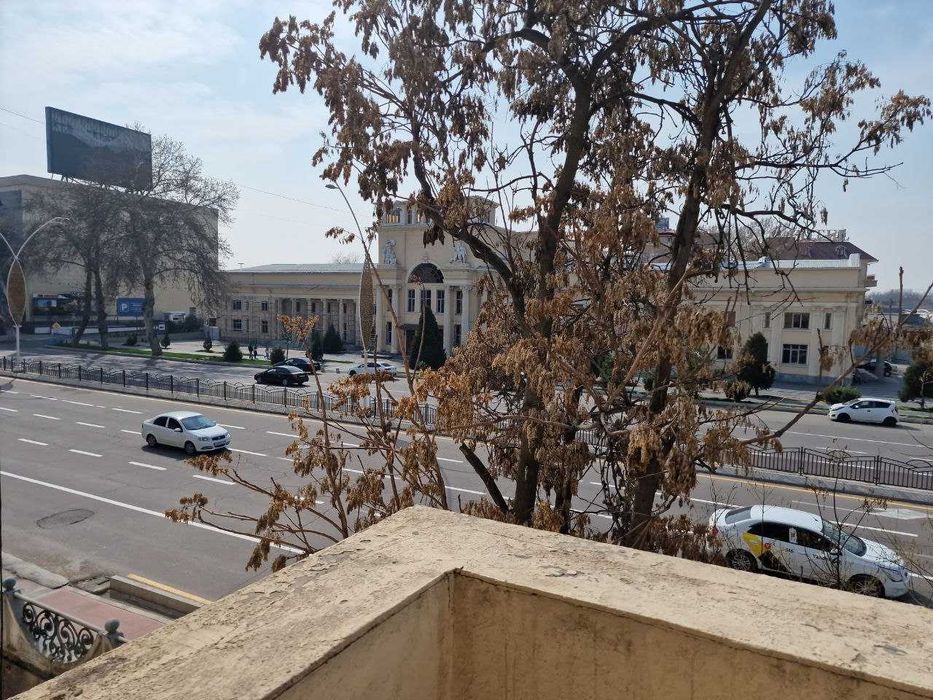 Продам квартиру . Ориентир NEXT. Центральный район. Имеется шлагбаум.