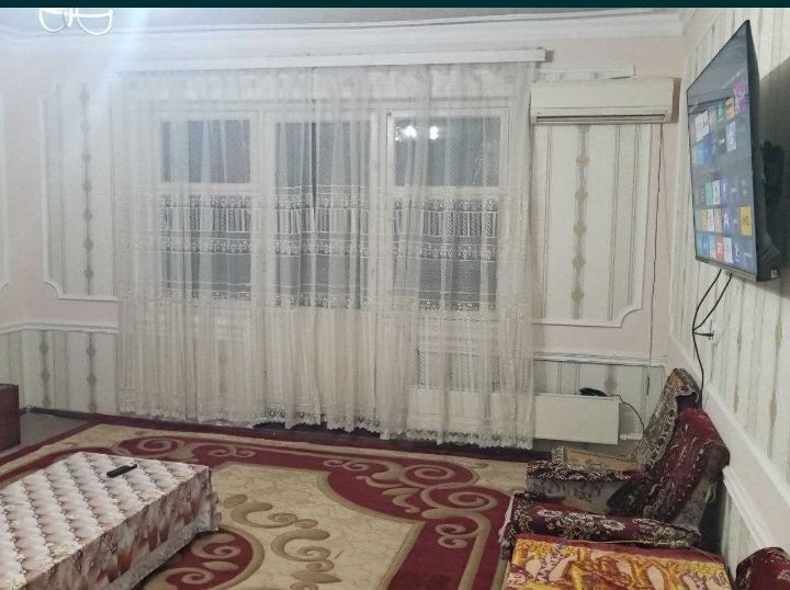 Сдается 2 комнатная на Паркентский. М.Риезий.