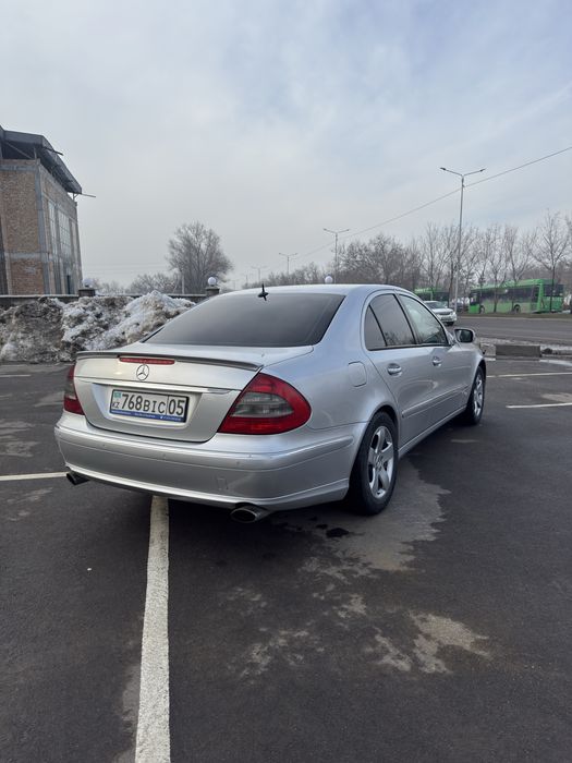 Mercedes Benz E320
