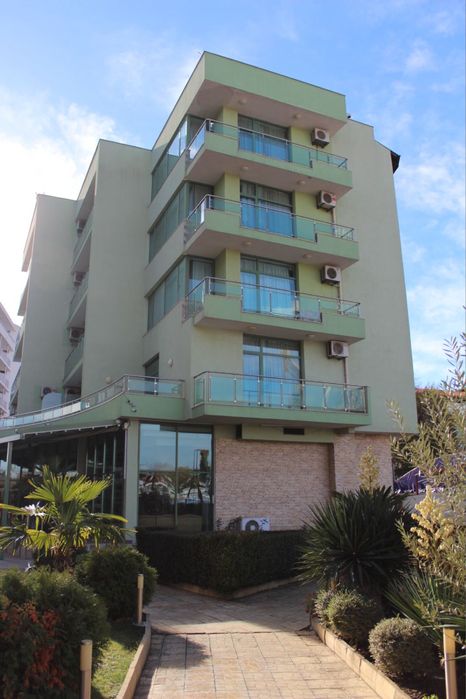 Продава се Хотел в к.к. Слънчев бряг - 1750 кв.м за 1143 €/кв.м - Снимка #5