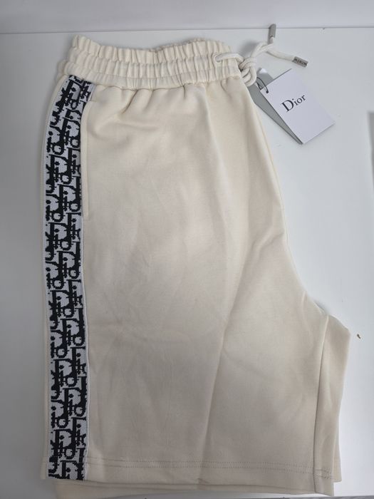 Vand pantaloni scurti Dior