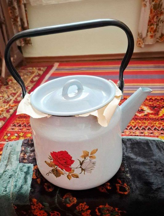 Чайник эмалированный советский