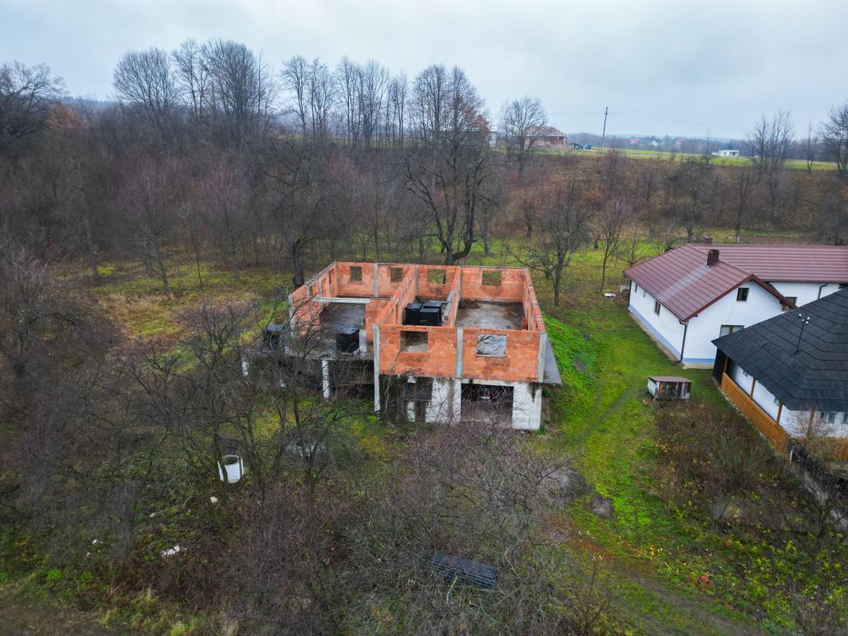 Teren 20 ari + casa de vanzare