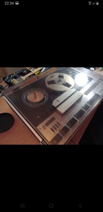 Magnetofon Philips N4418 stereo cu amplificare și difuzoare.