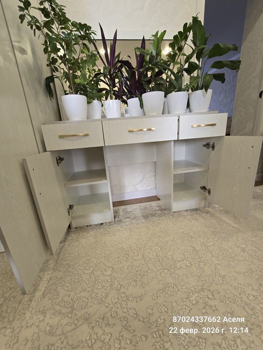 Шифонер и комод с зеркалом