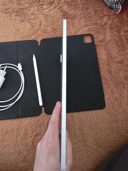 Ipad pro 11 M1 gen 3 Wifi, 128gb + apple pancil si husa