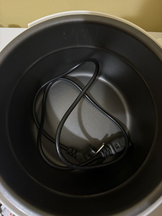 Продам мультиварку Sinbo новая