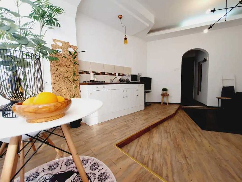 Дава се под наем Тристаен апартамент в Пловдив, Съдийски - 90 кв.м за 341.7 € - Снимка #1