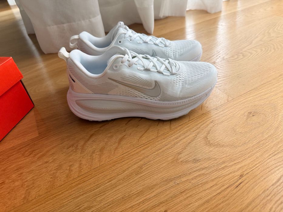 Nike Vomero 18 чисто нови маратонки 24,5 см
