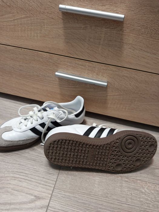 Adidas samba og бели
